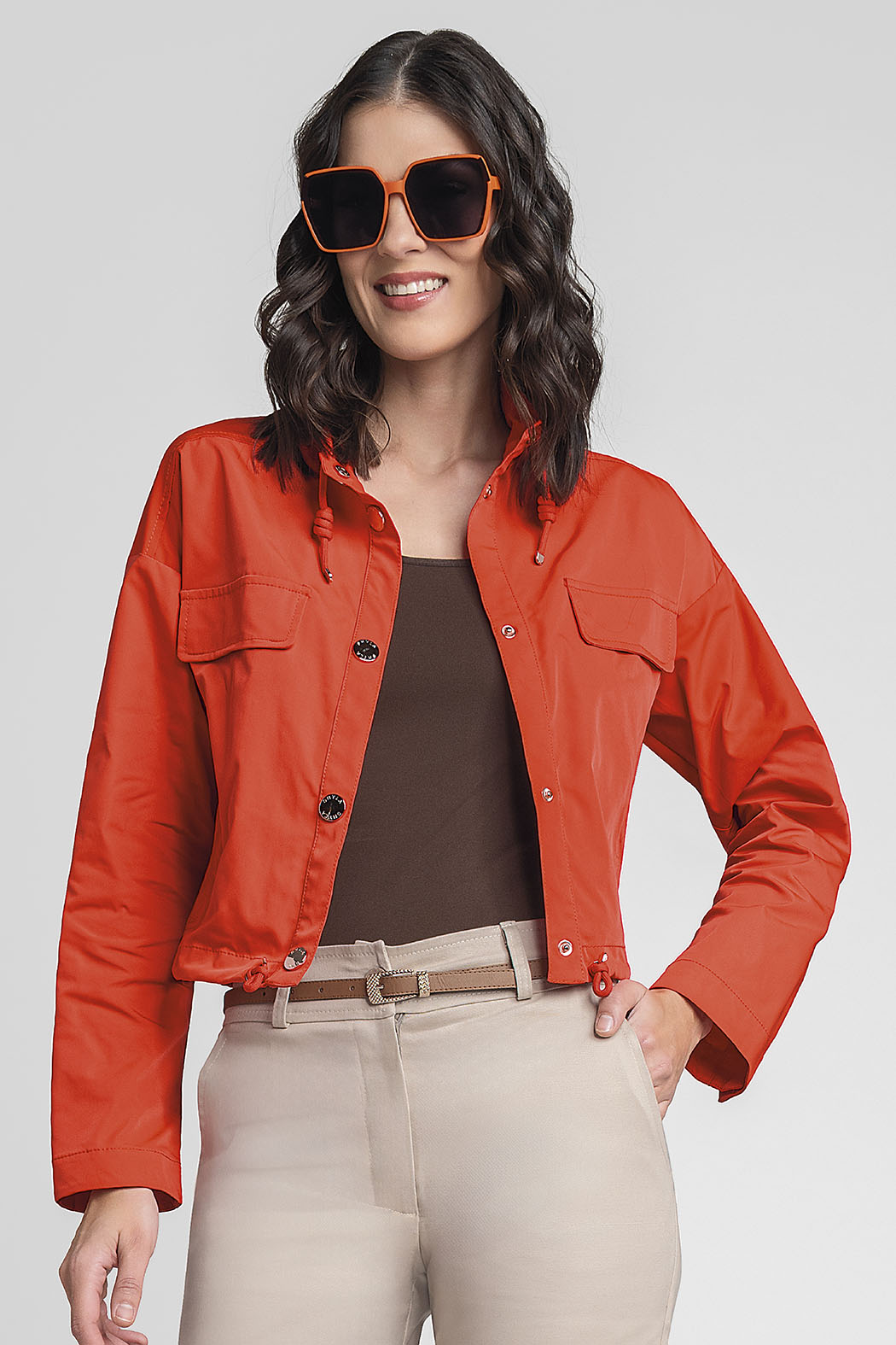 Gabardina Corta Con Cuello Alto