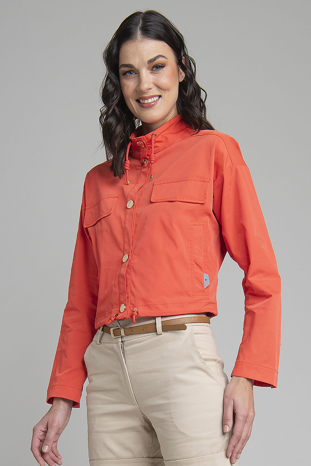 Gabardina Corta Con Cuello Alto