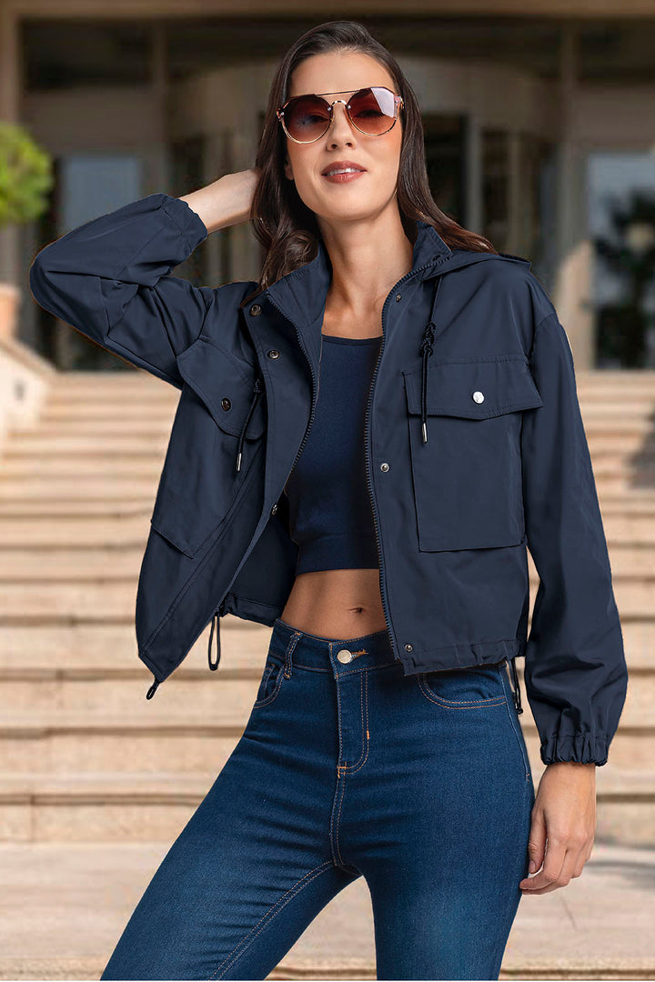 Gabardina Corta Con Cuello Alto Con Capucha