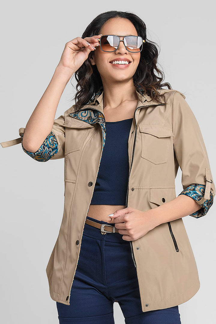 Gabardina Con Capucha Desmonrable