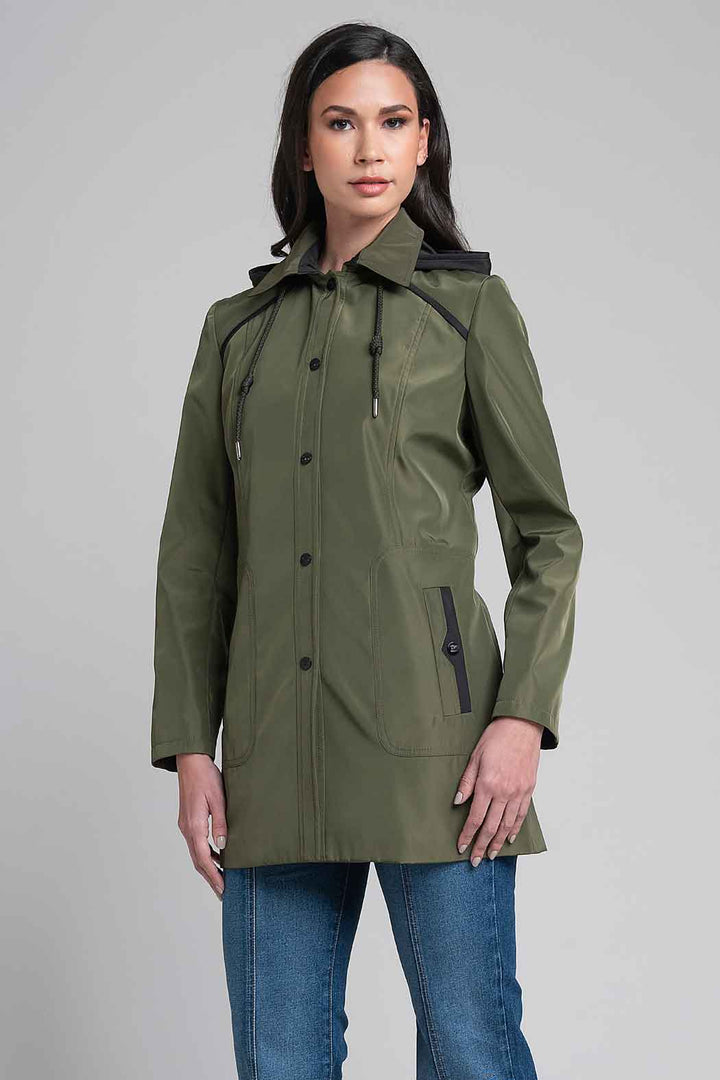 Gabardina Con Capucha Y Broches Al Frente