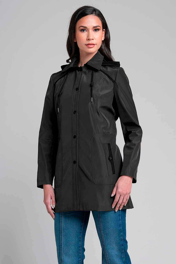 Gabardina Con Capucha Y Broches Al Frente