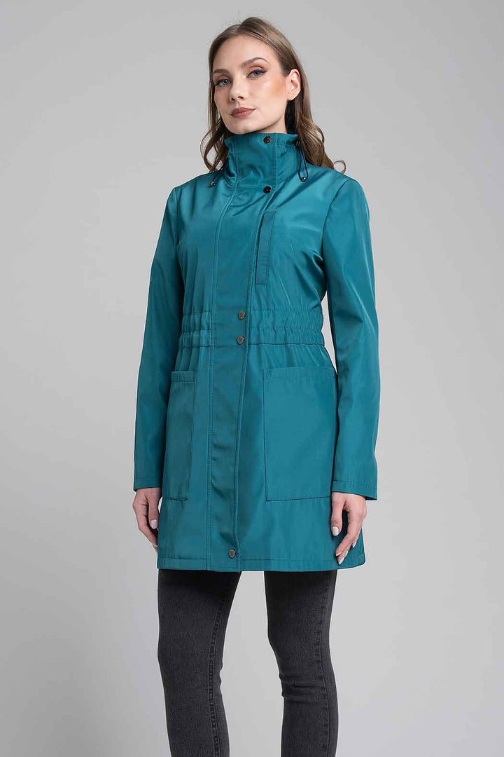 Gabardina Con Cuello Alto Y Jareta En Cintura