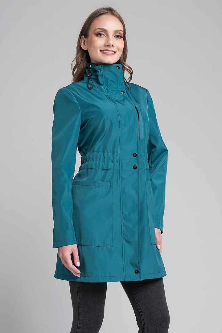 Gabardina Con Cuello Alto Y Jareta En Cintura