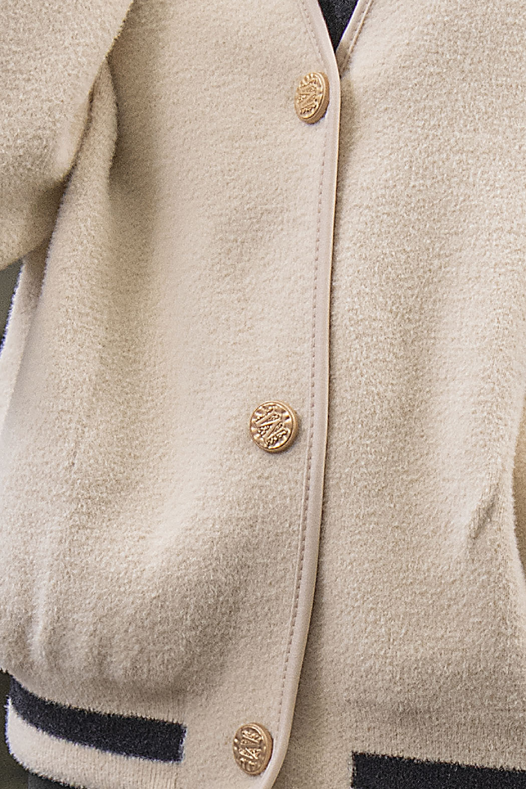 Sueter Con Botones Dorados