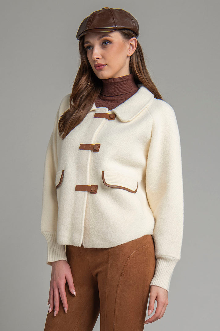 Sueter Con Broches Al Frente Y Bolsas