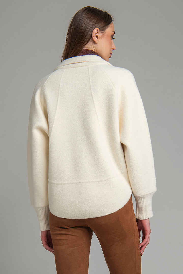 Sueter Con Broches Al Frente Y Bolsas