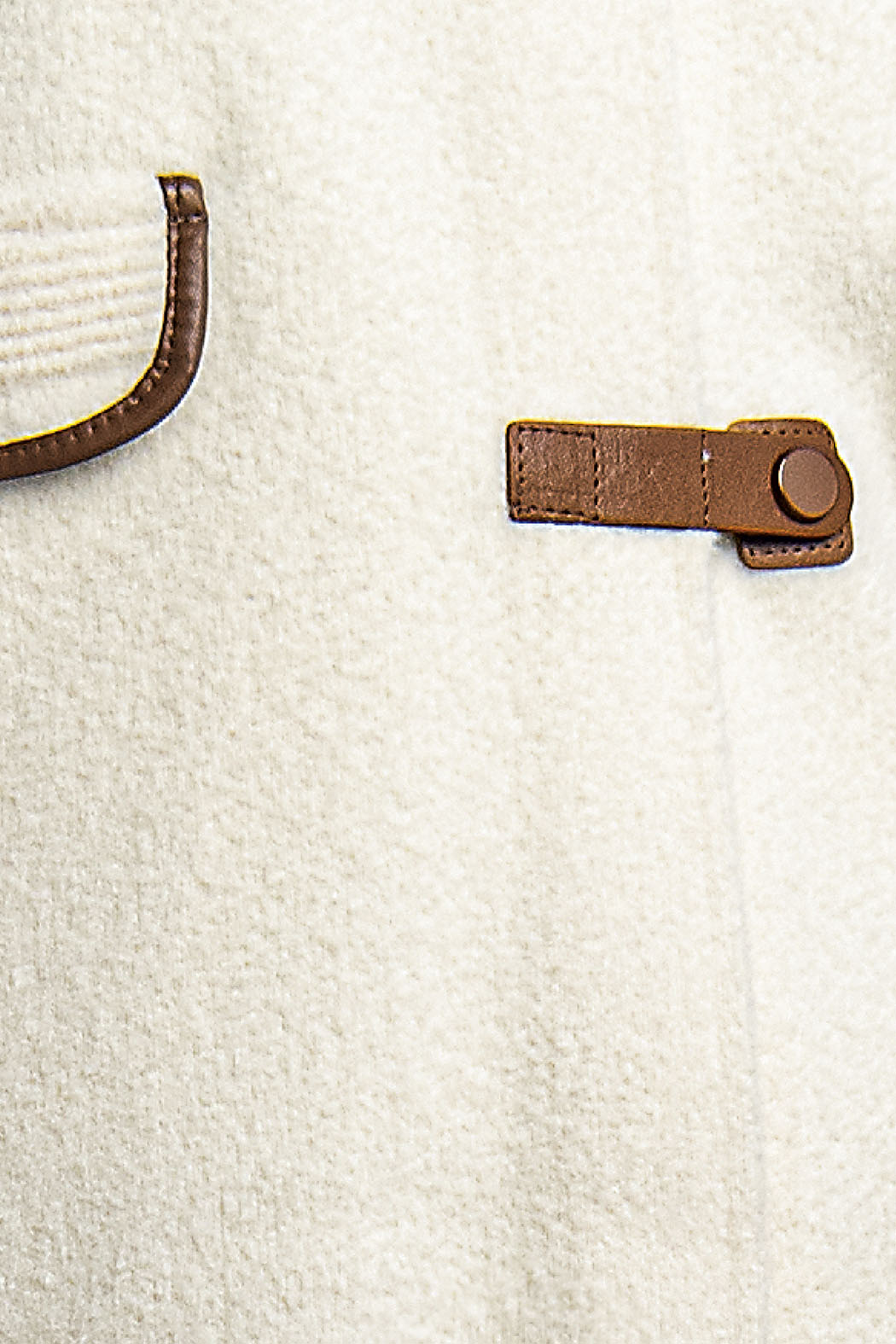 Sueter Con Broches Al Frente Y Bolsas