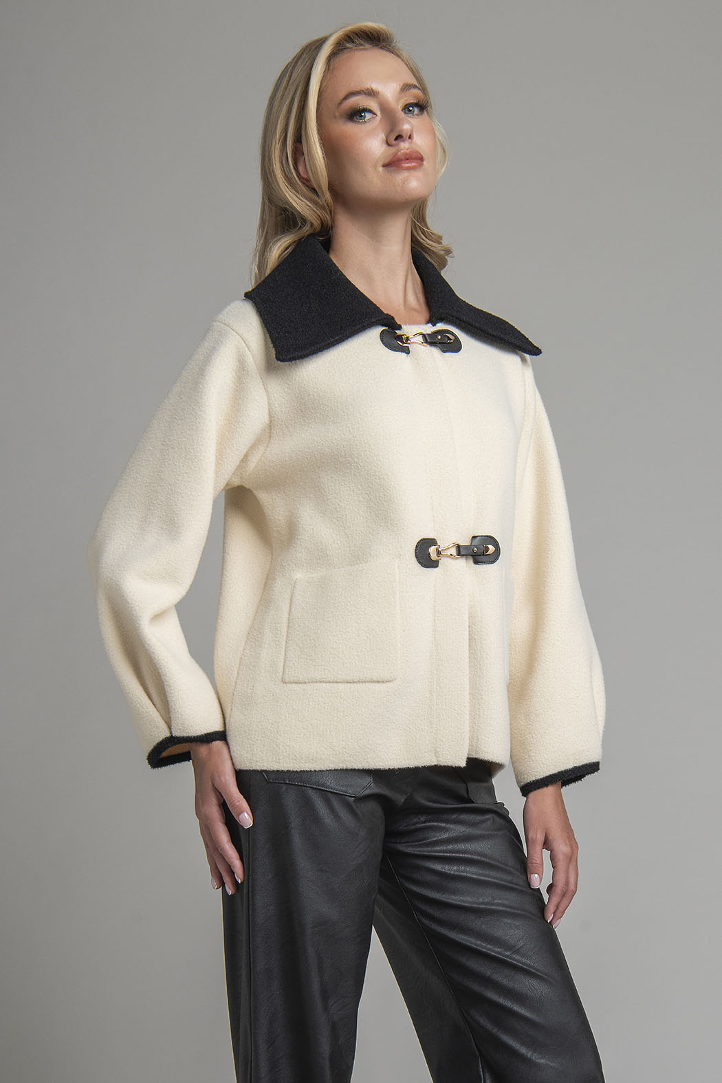 Sueter Con Broches Al Frente