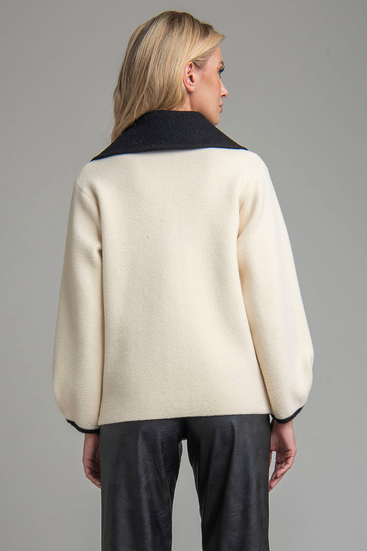 Sueter Con Broches Al Frente