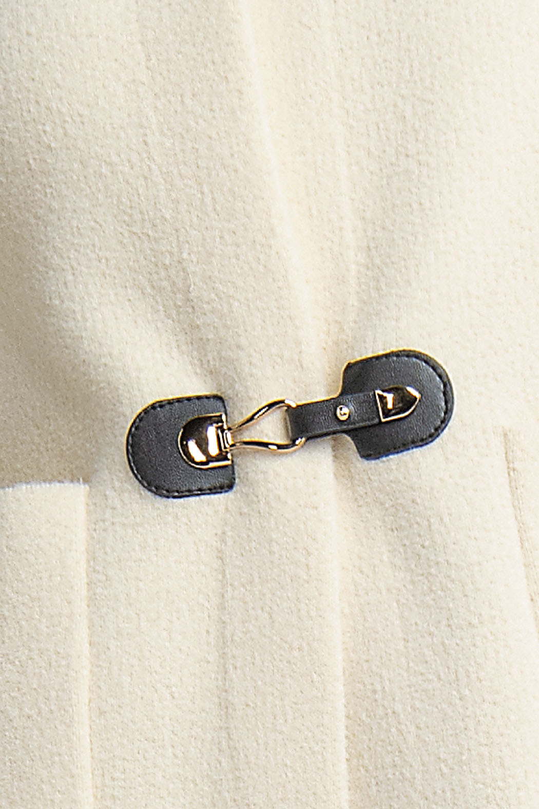 Sueter Con Broches Al Frente