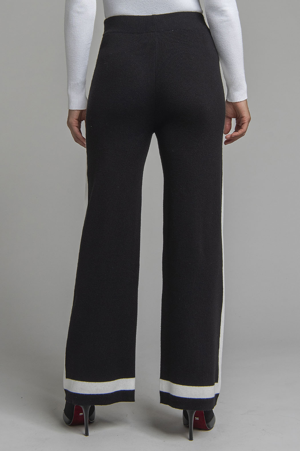 Pantalon De Punto Corte Recto Con Lineas En Lateral