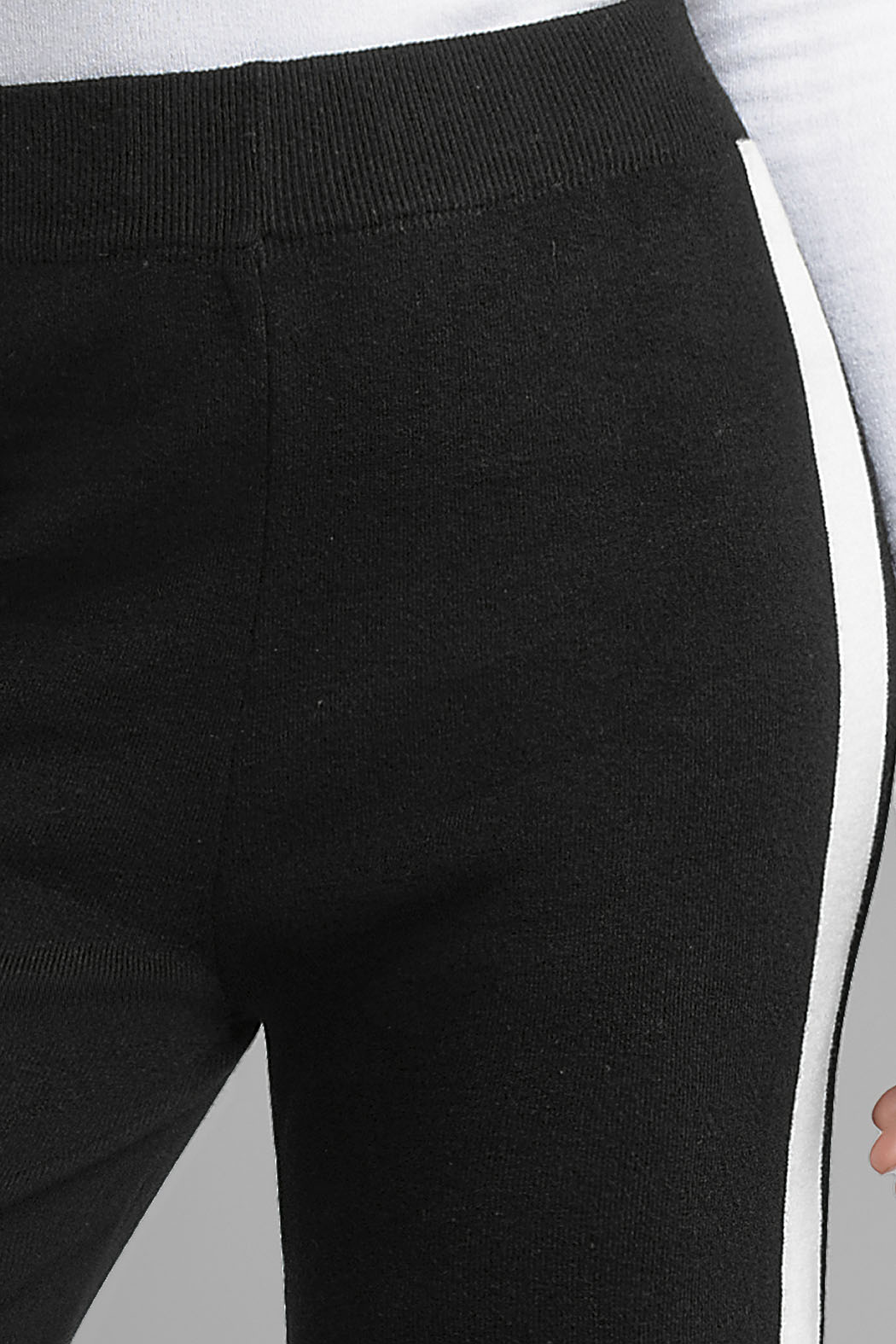 Pantalon De Punto Corte Recto Con Lineas En Lateral