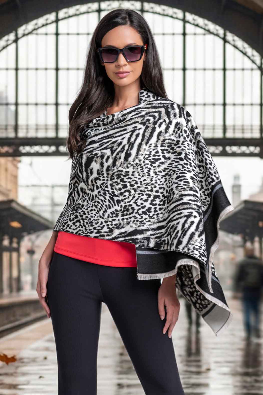 Capa Con Estampado Animal Print