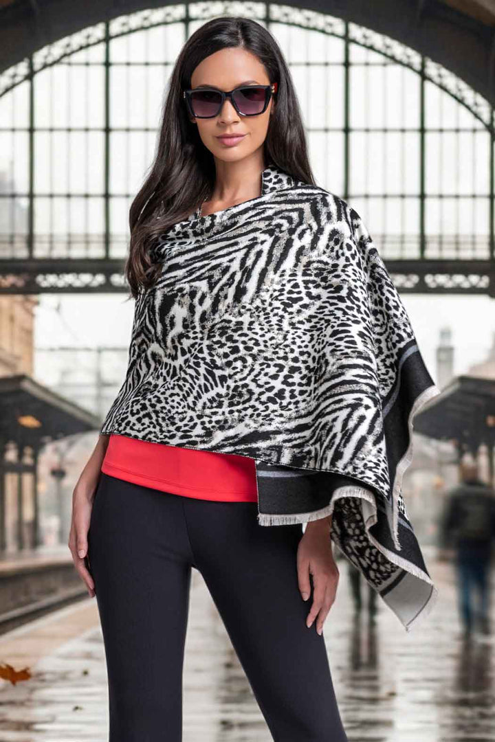 Capa Con Estampado Animal Print