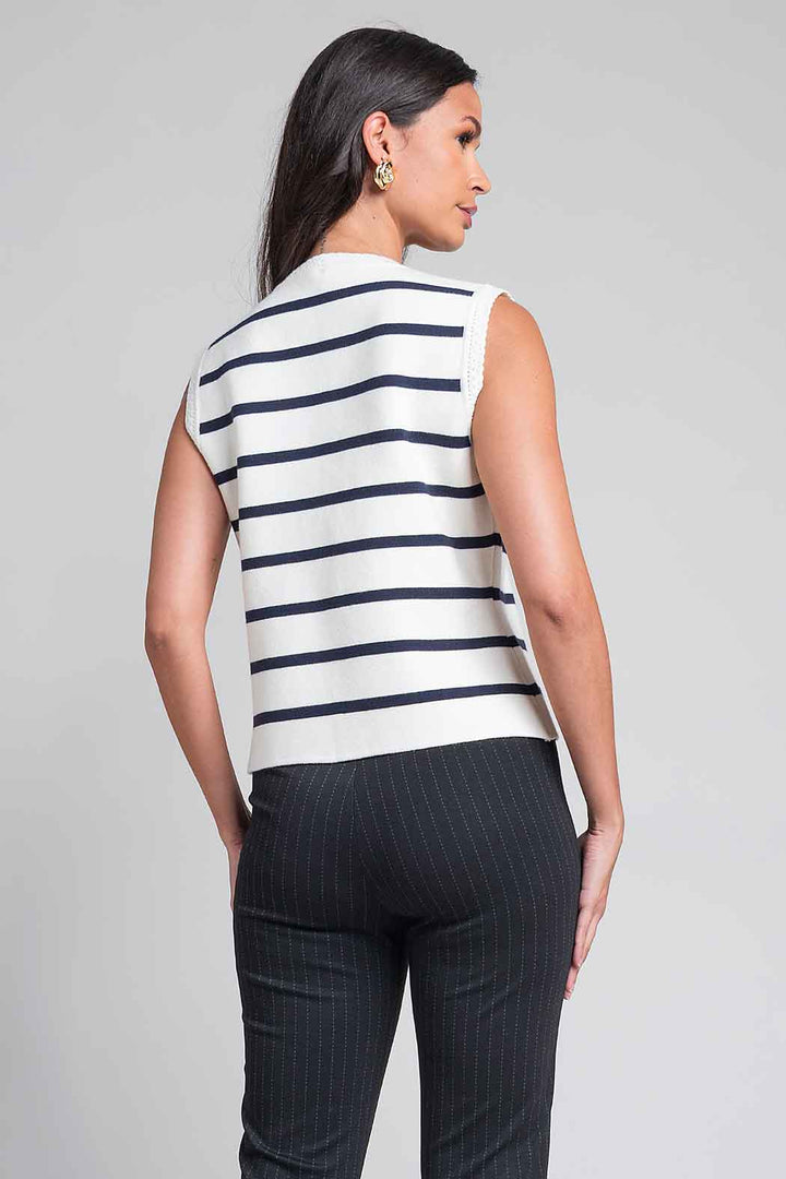 Blusa De Punto Sin Mangas Y Botones Dorados