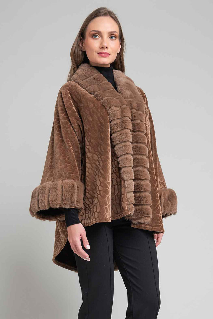 Capa Con Peluche Y Estampado De Cocodrilo