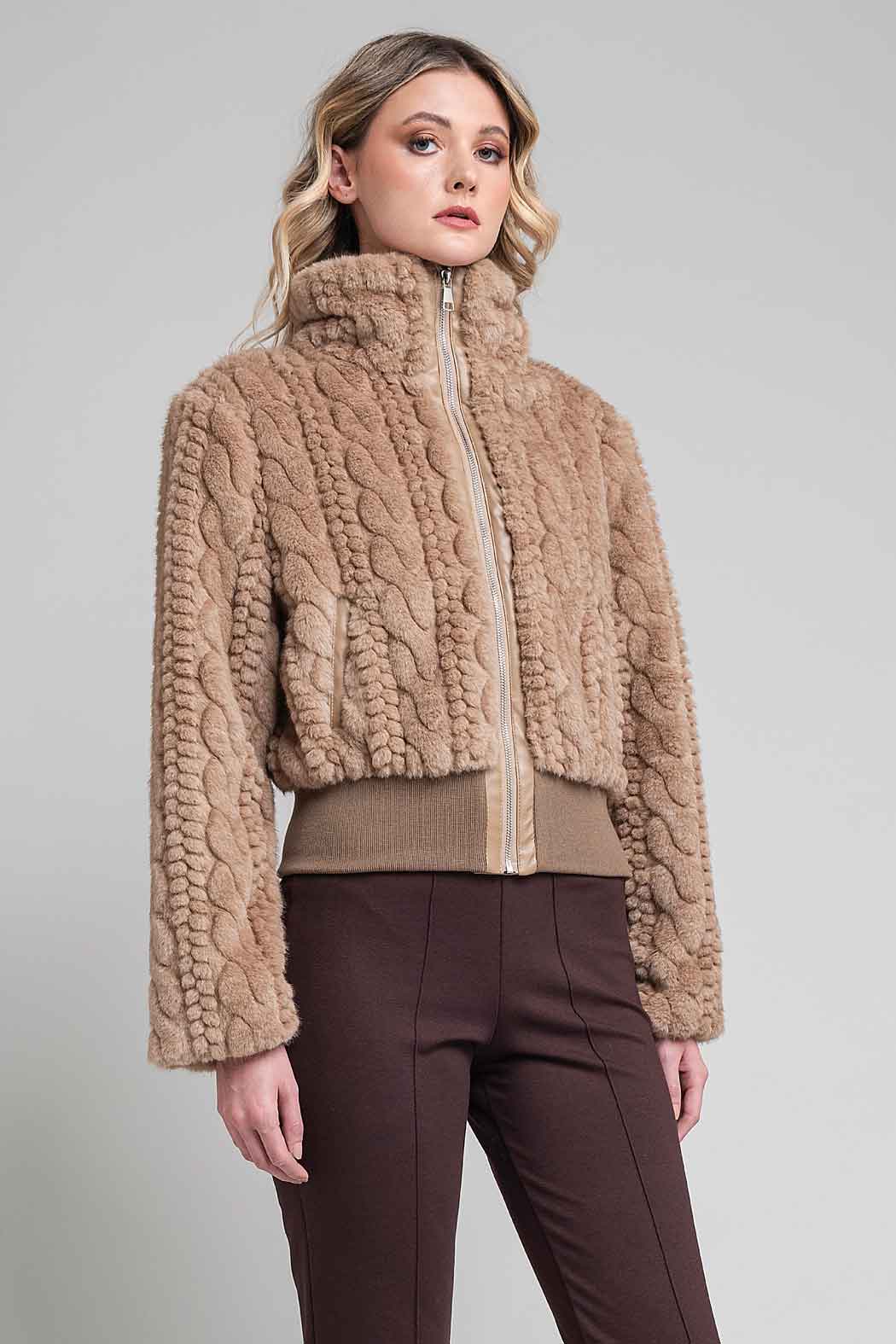 Chamarra Con Peluche Y Cuello Alto