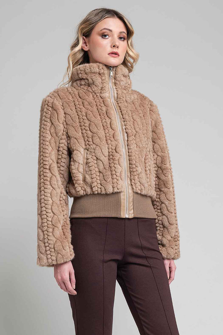Chamarra Con Peluche Y Cuello Alto