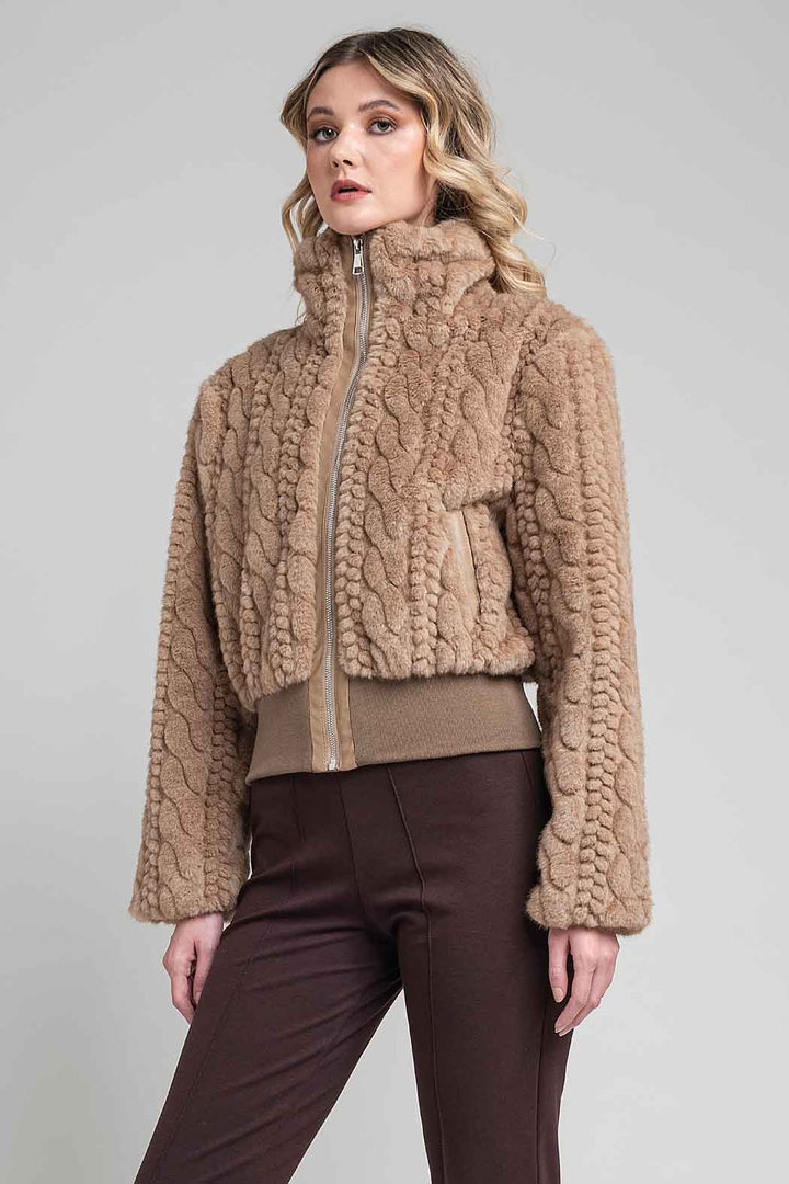 Chamarra Con Peluche Y Cuello Alto