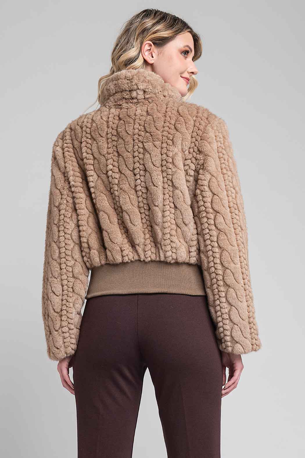 Chamarra Con Peluche Y Cuello Alto