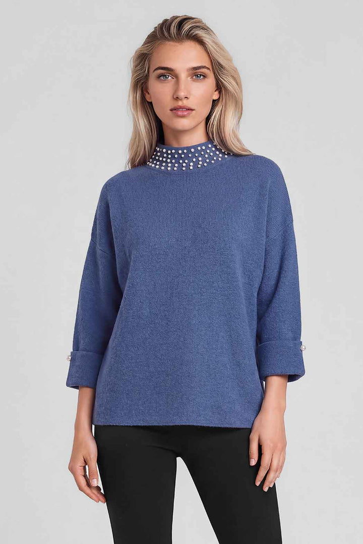Sueter Cerrado Con Pedreria En Cuello