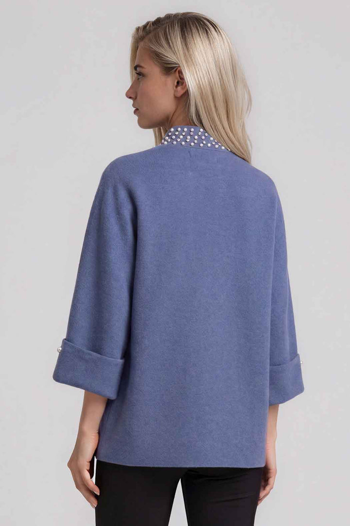 Sueter Cerrado Con Pedreria En Cuello