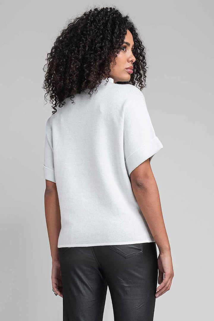 Sueter Cerrado Con Estampado Bordado
