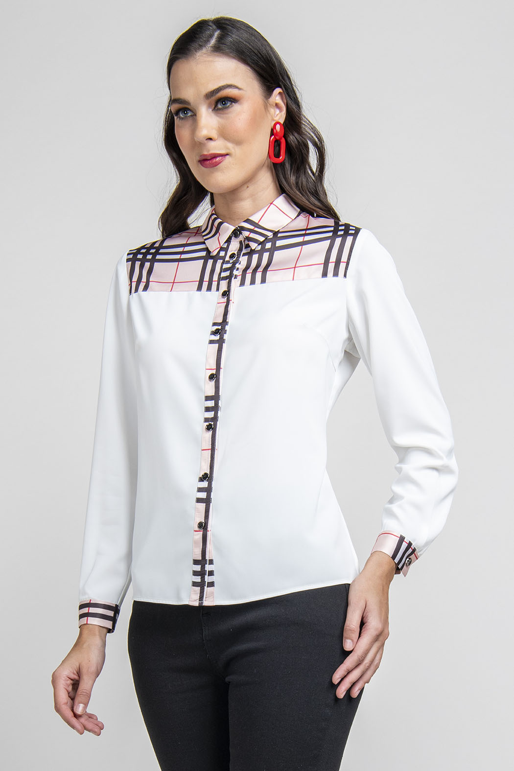 Blusa Camisera Con Cuadros En Cuello Y Puños