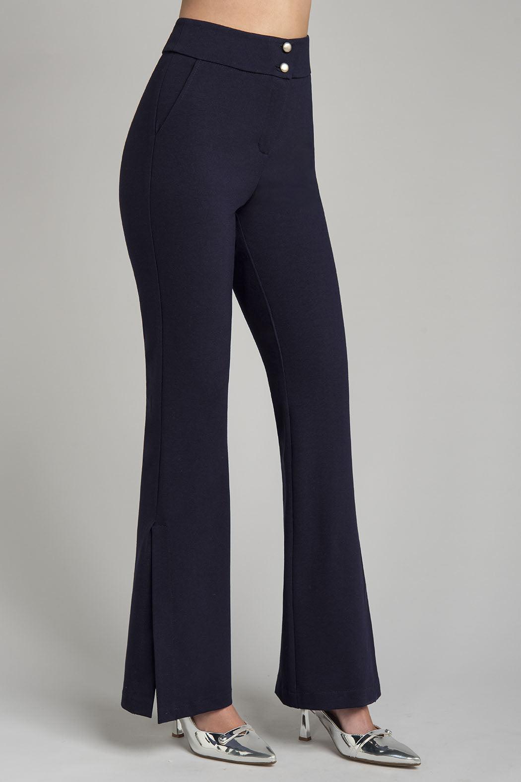 Pantalon Corte Ancho Con Abeturas En Costados