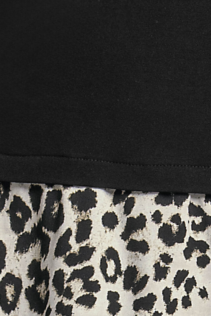 Blusa  Con Estampado De Animal Print En Puños Y Cuello