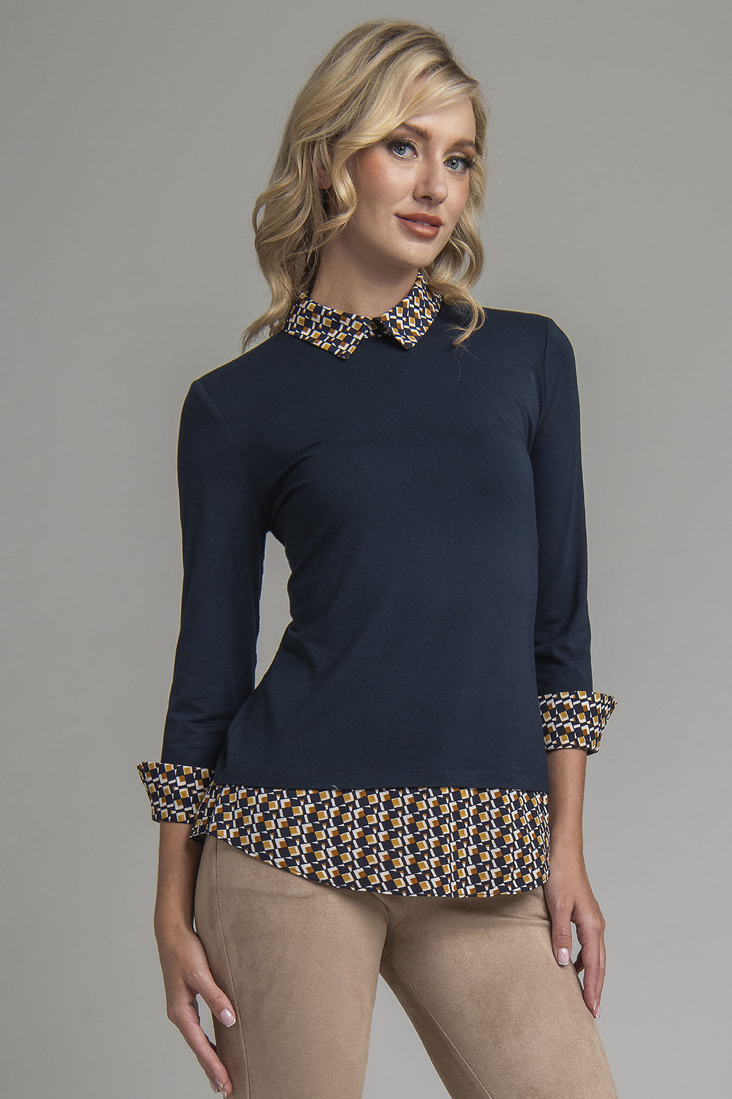 Blusa Con Estampado En Cuello, Puños Y Bajo