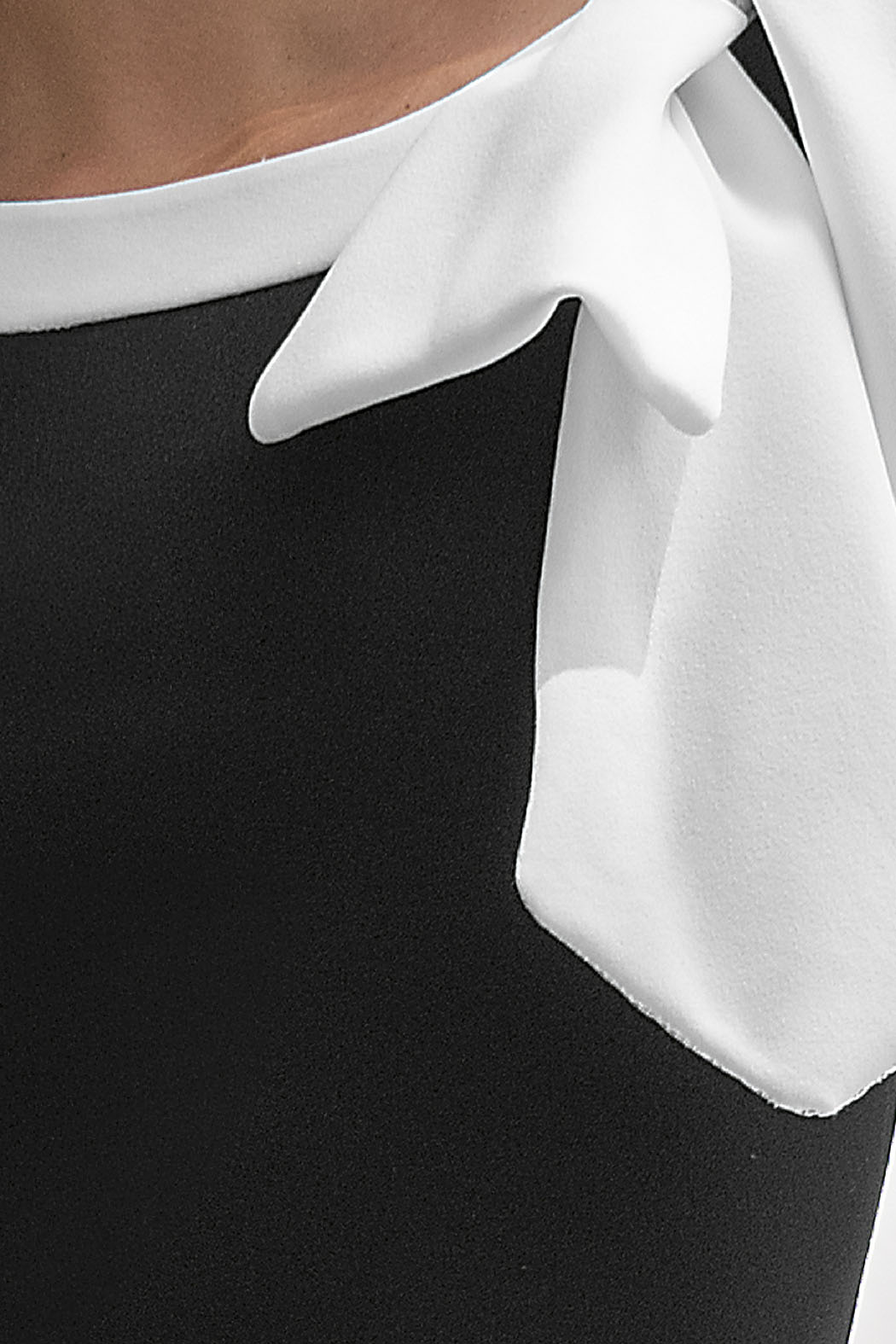 Jumpsuit De Manga Corta Con Moño En Cuello