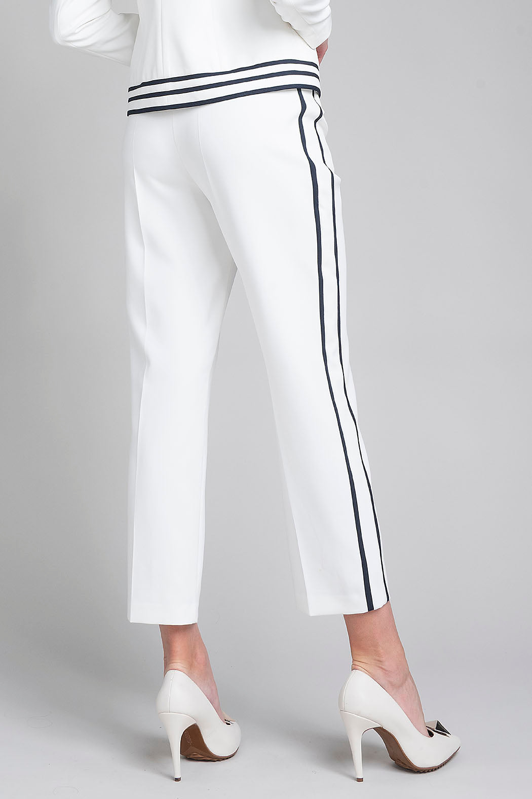 Pantalon Corte Recto Con Franjas En Laterales