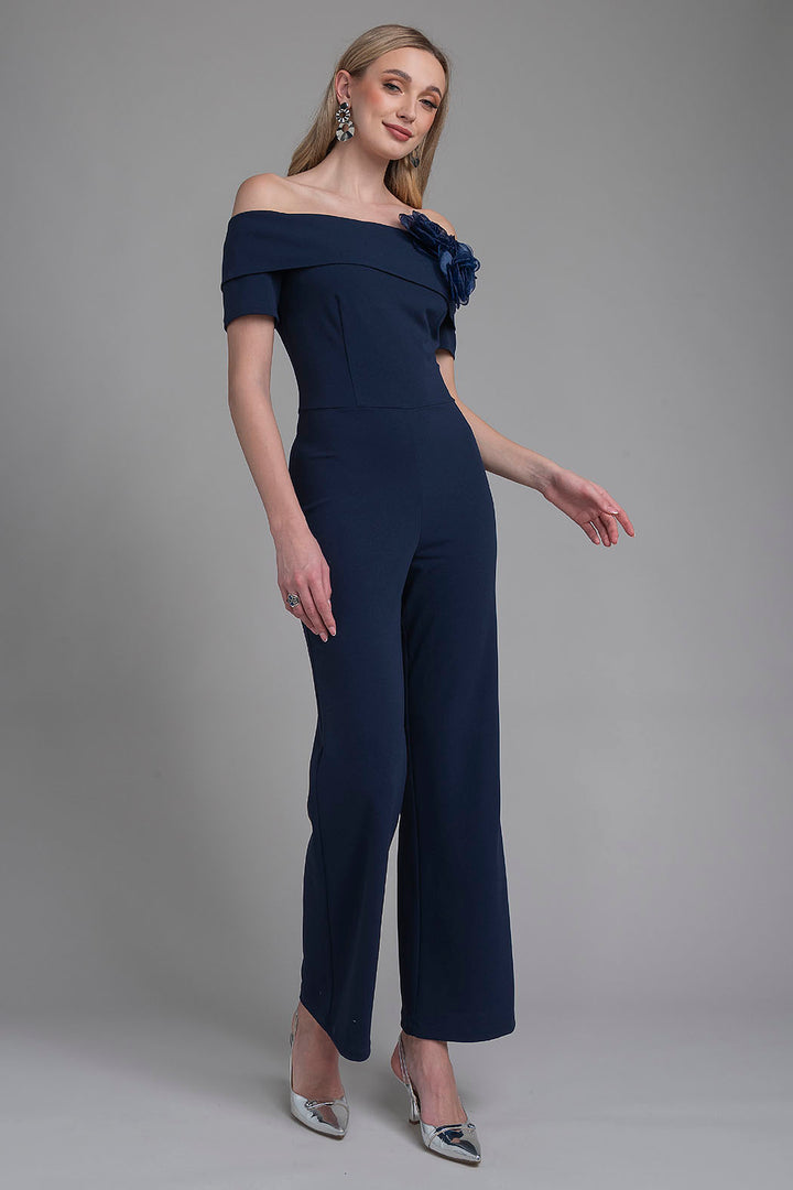 Jumpsuit Con Detalle De Flores En Hombro