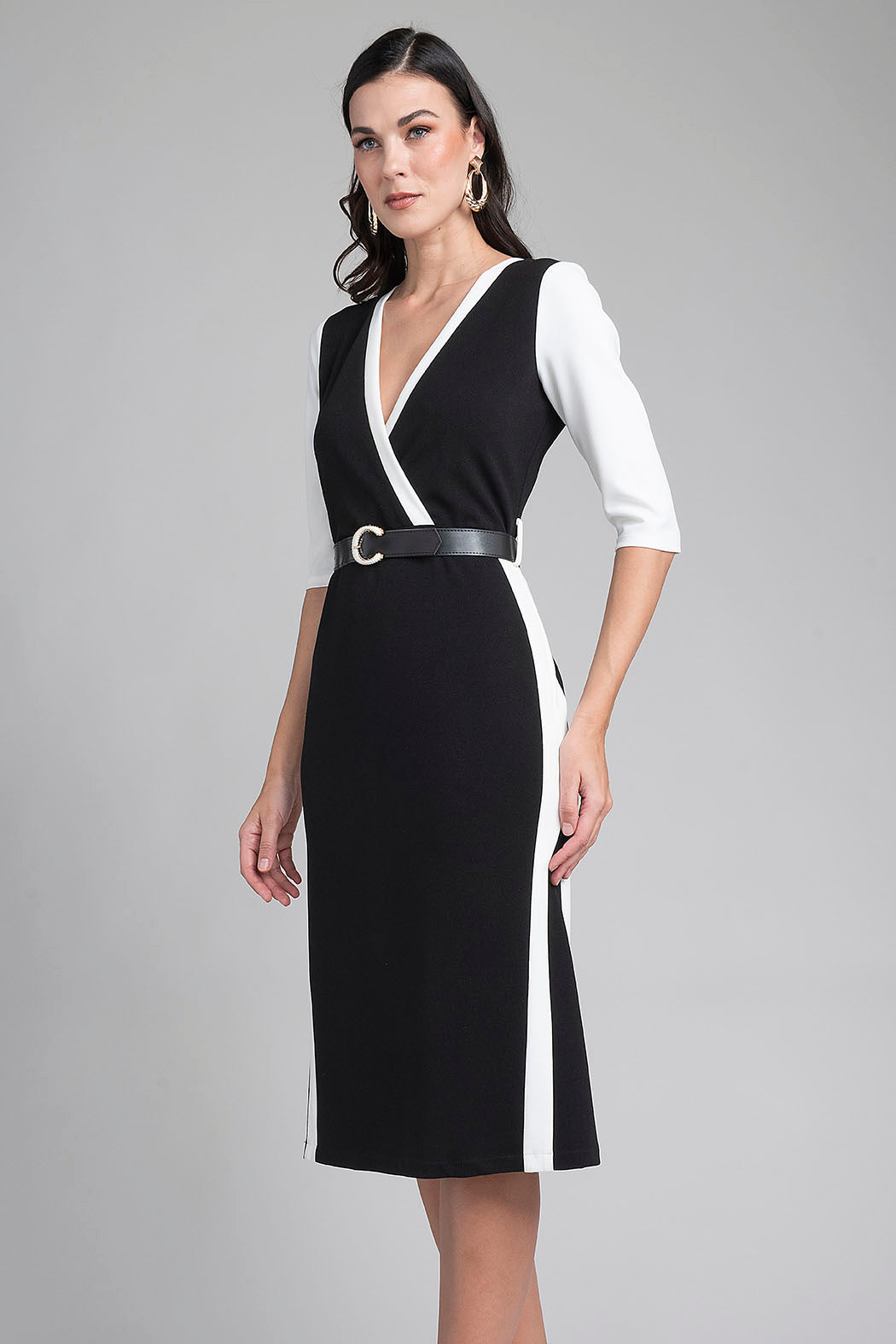 Vestido Recto Con Mangas 3/4 Y Escote En V Cruzado