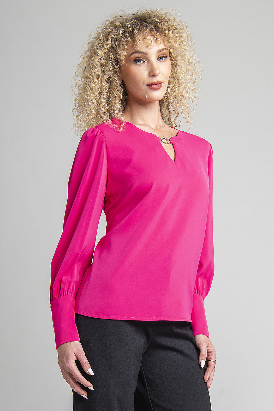 Blusa Lisa Con Manga Larga Y Botones En Espalda