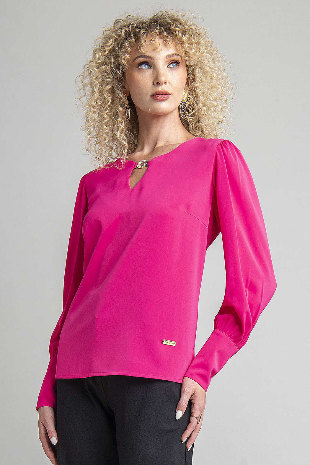 Blusa Lisa Con Manga Larga Y Botones En Espalda
