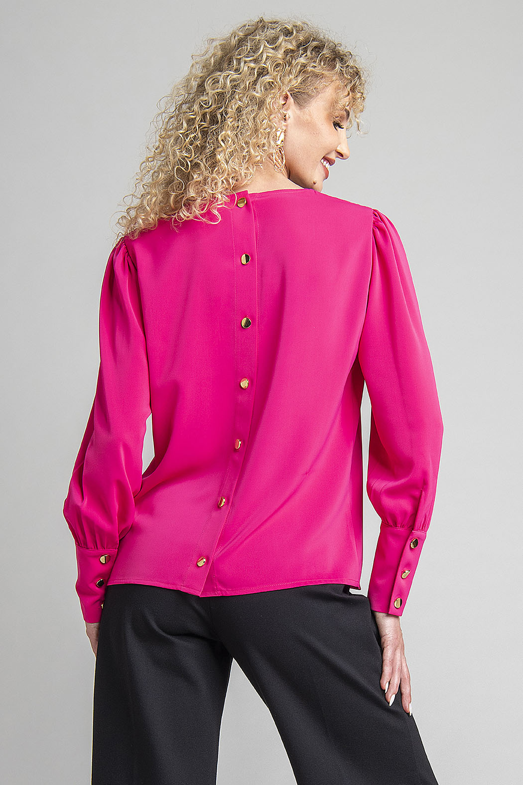 Blusa Lisa Con Manga Larga Y Botones En Espalda