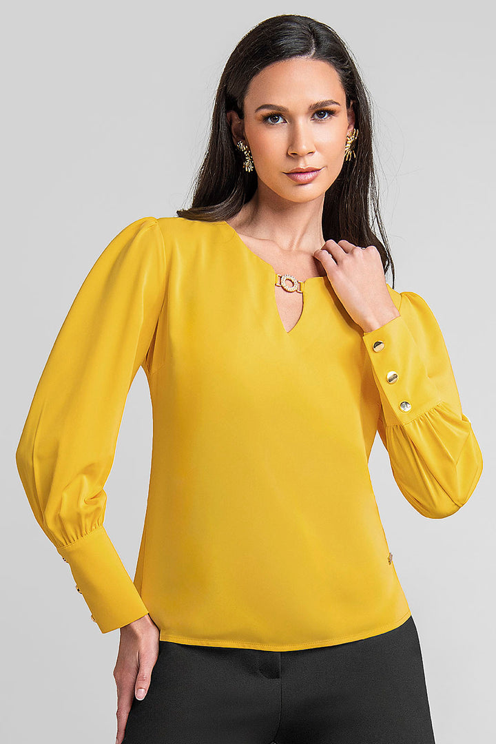 Blusa Lisa Con Manga Larga Y Botones En Espalda