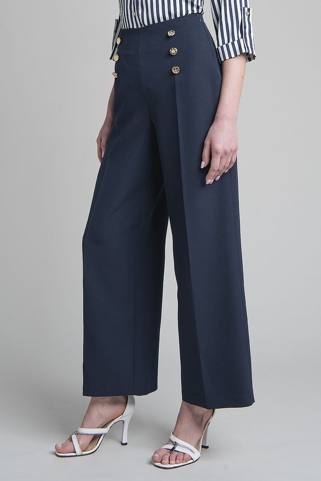 Pantalon Liso Con Botones Al Frente