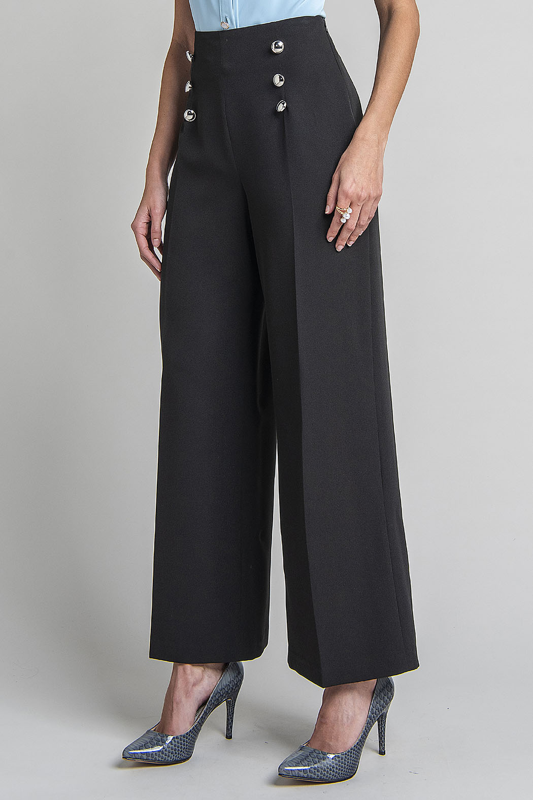 Pantalon Liso Con Botones Al Frente