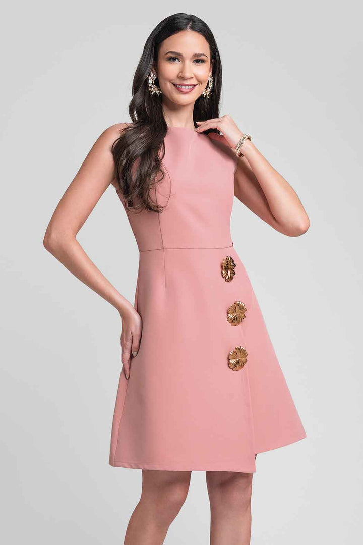 Vestido Con Aplicaciones Florales Metálicas
