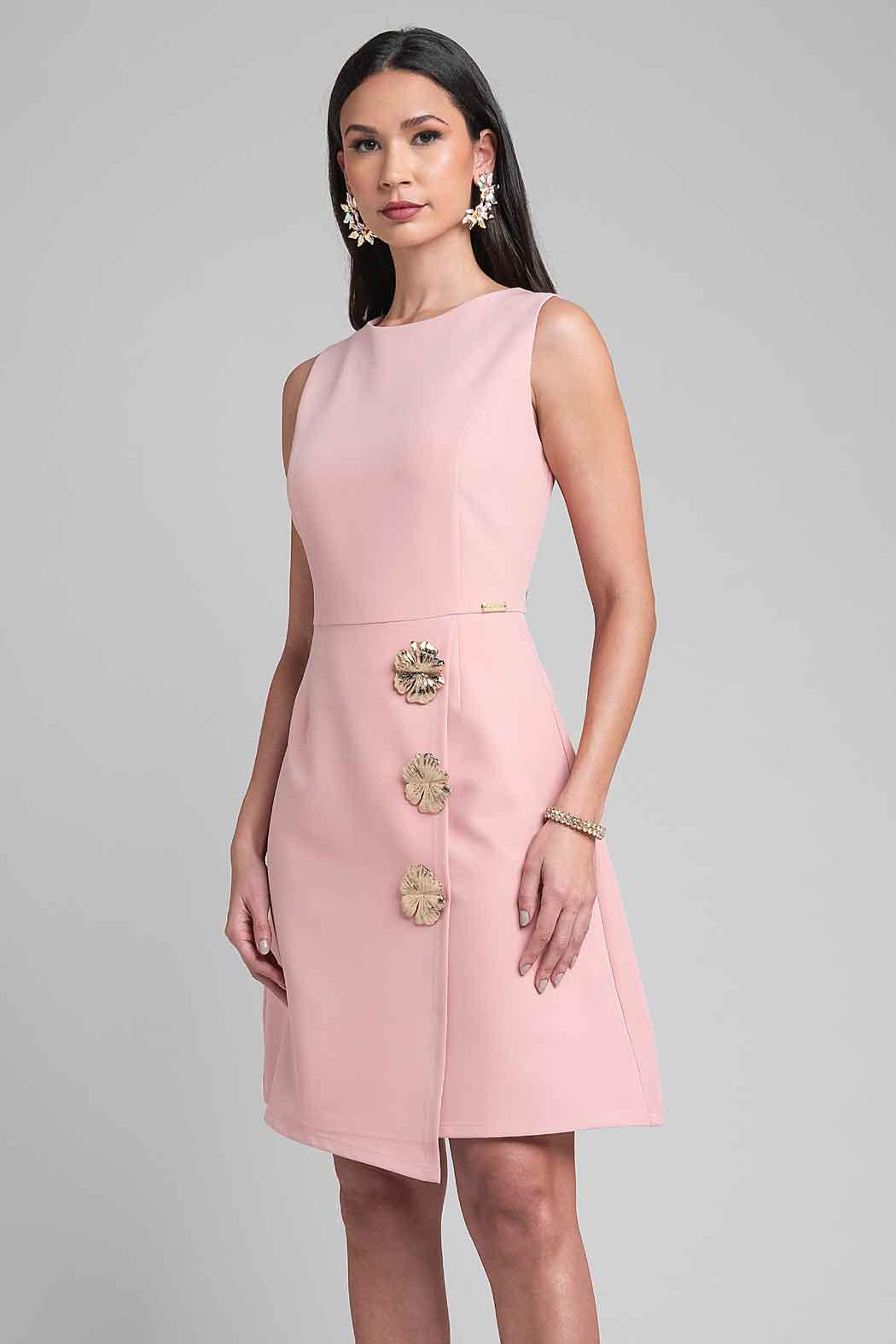 Vestido Con Aplicaciones Florales Metálicas