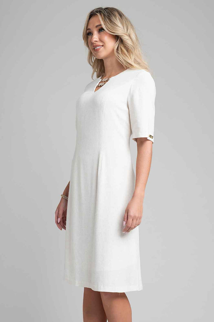 Vestido Con Detalle De Broches Decorativos En Escote