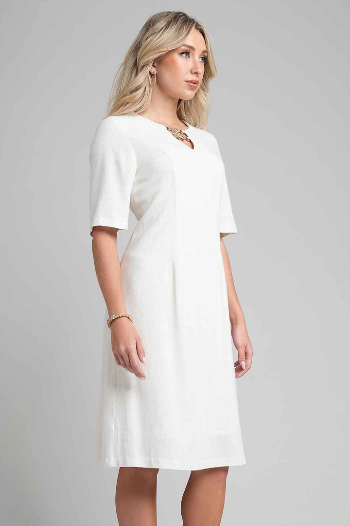 Vestido Con Detalle De Broches Decorativos En Escote