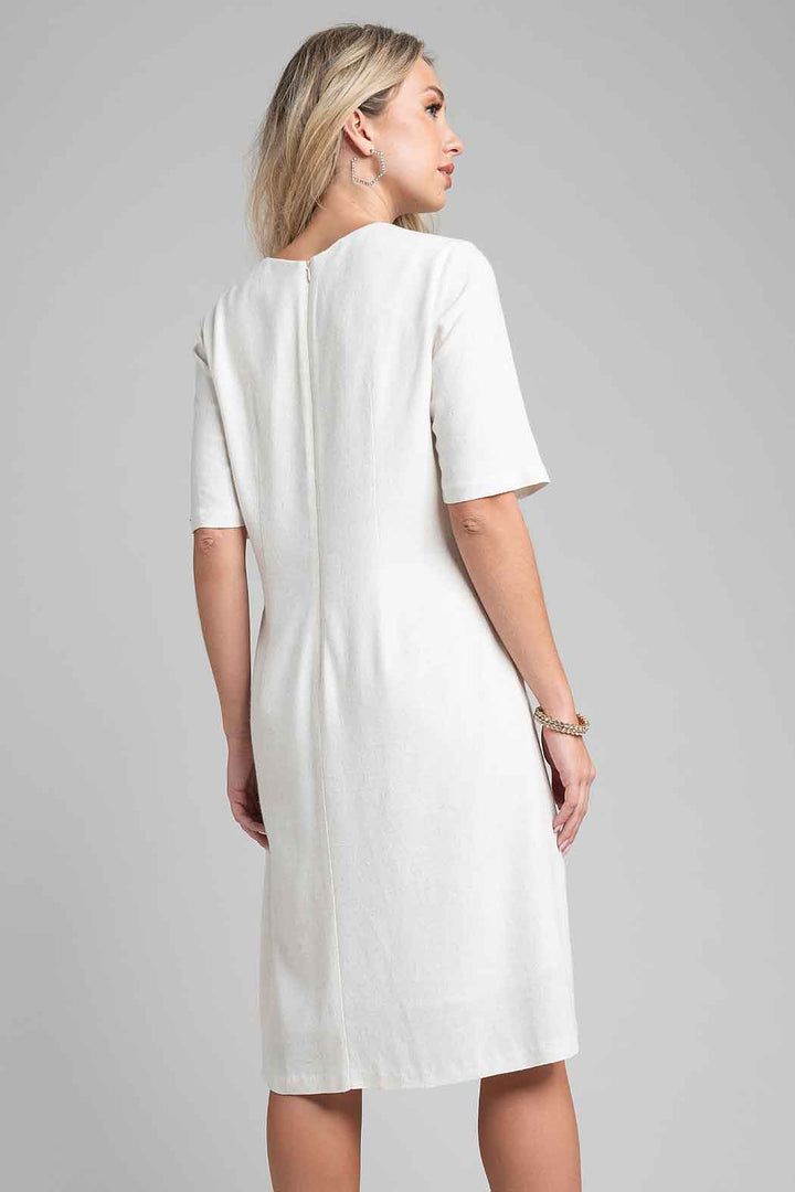 Vestido Con Detalle De Broches Decorativos En Escote