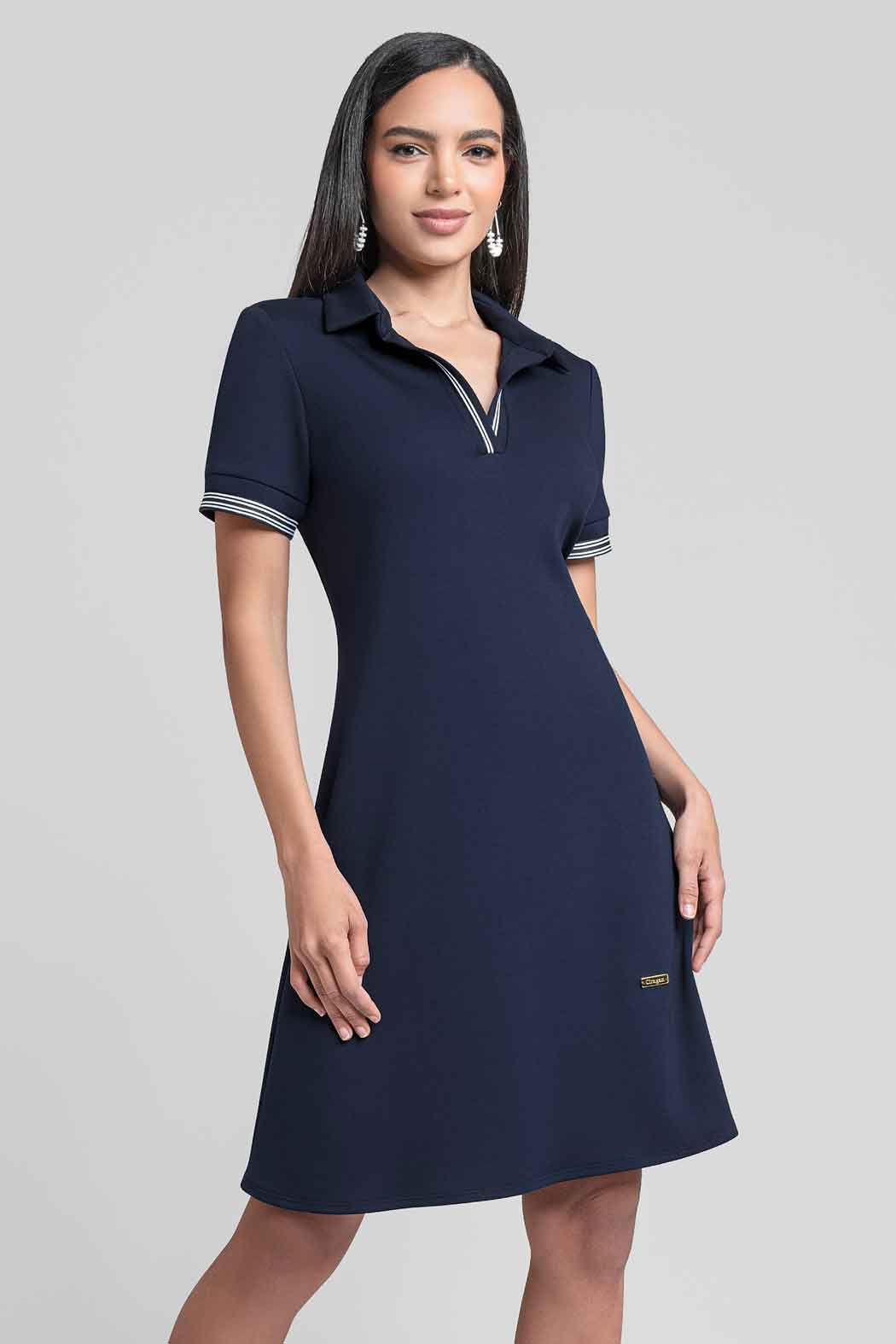 Vestido Liso Con Cuello Sport