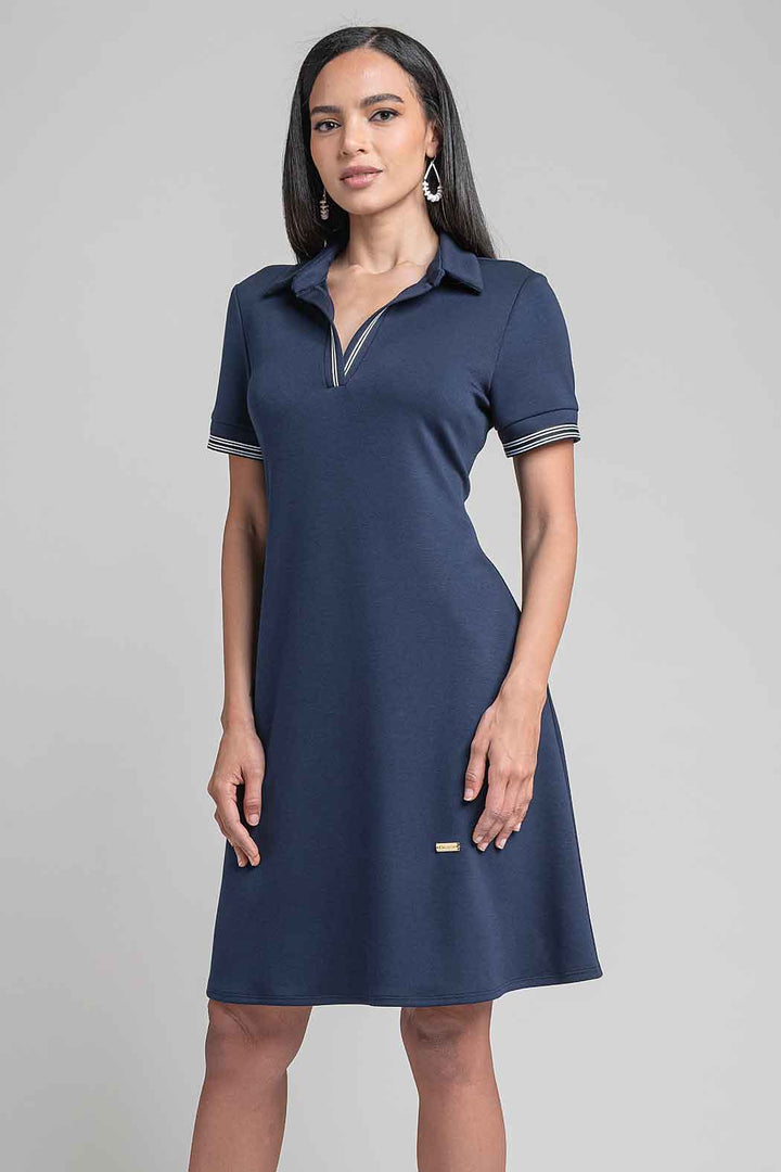 Vestido Liso Con Cuello Sport