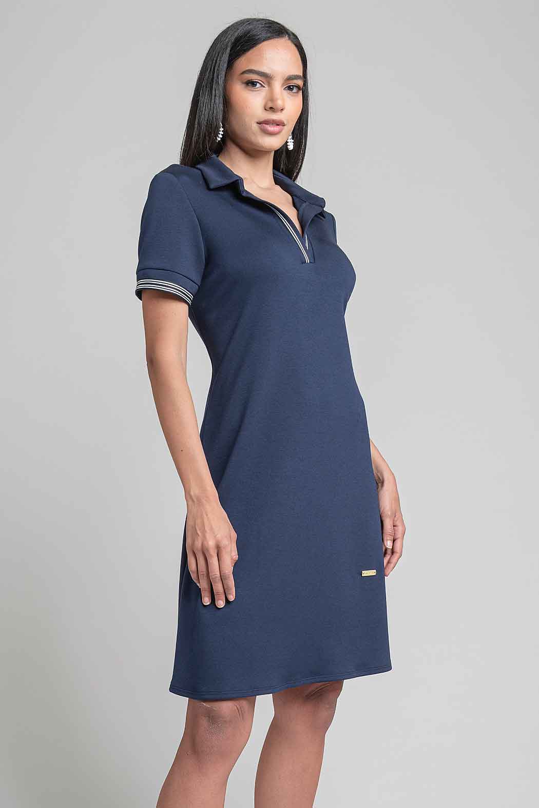 Vestido Liso Con Cuello Sport
